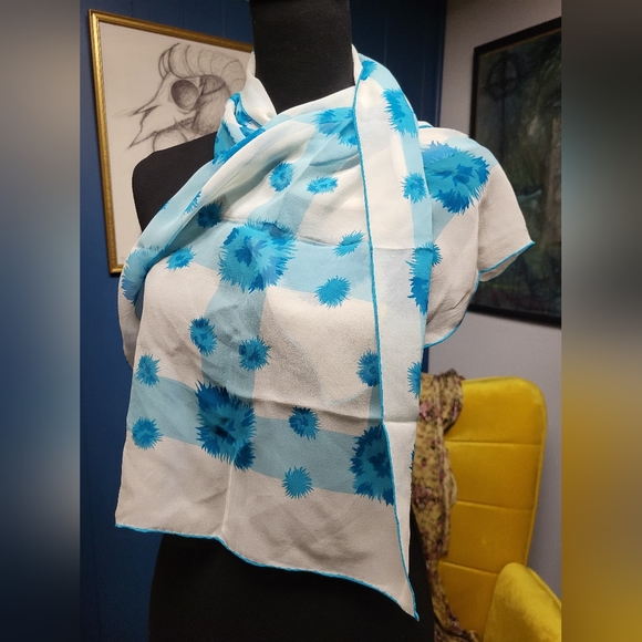 Beautiful Floral Scarf - Picture 5 of 6